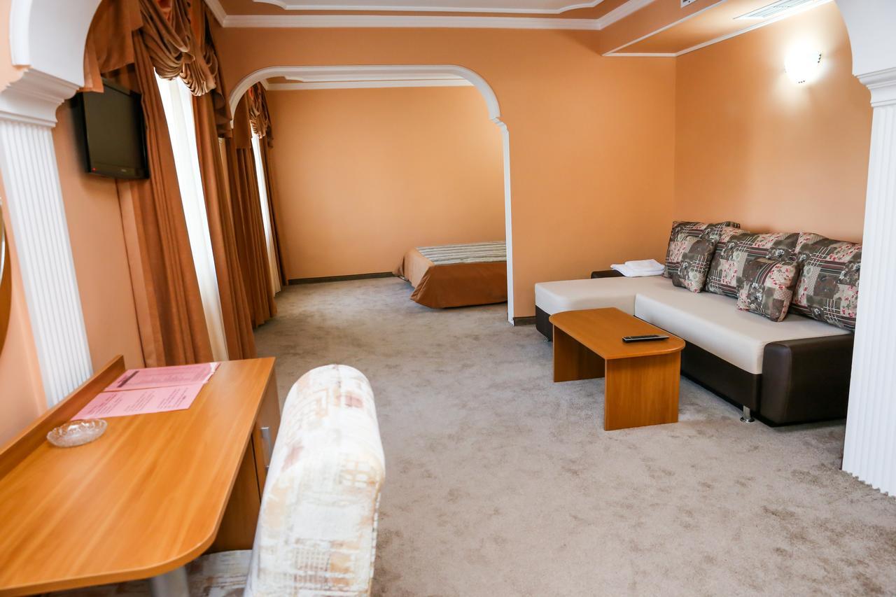 Hotel Bulgaria Kŭrdzhali Buitenkant foto