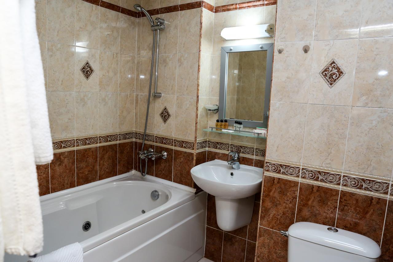 Hotel Bulgaria Kŭrdzhali Buitenkant foto