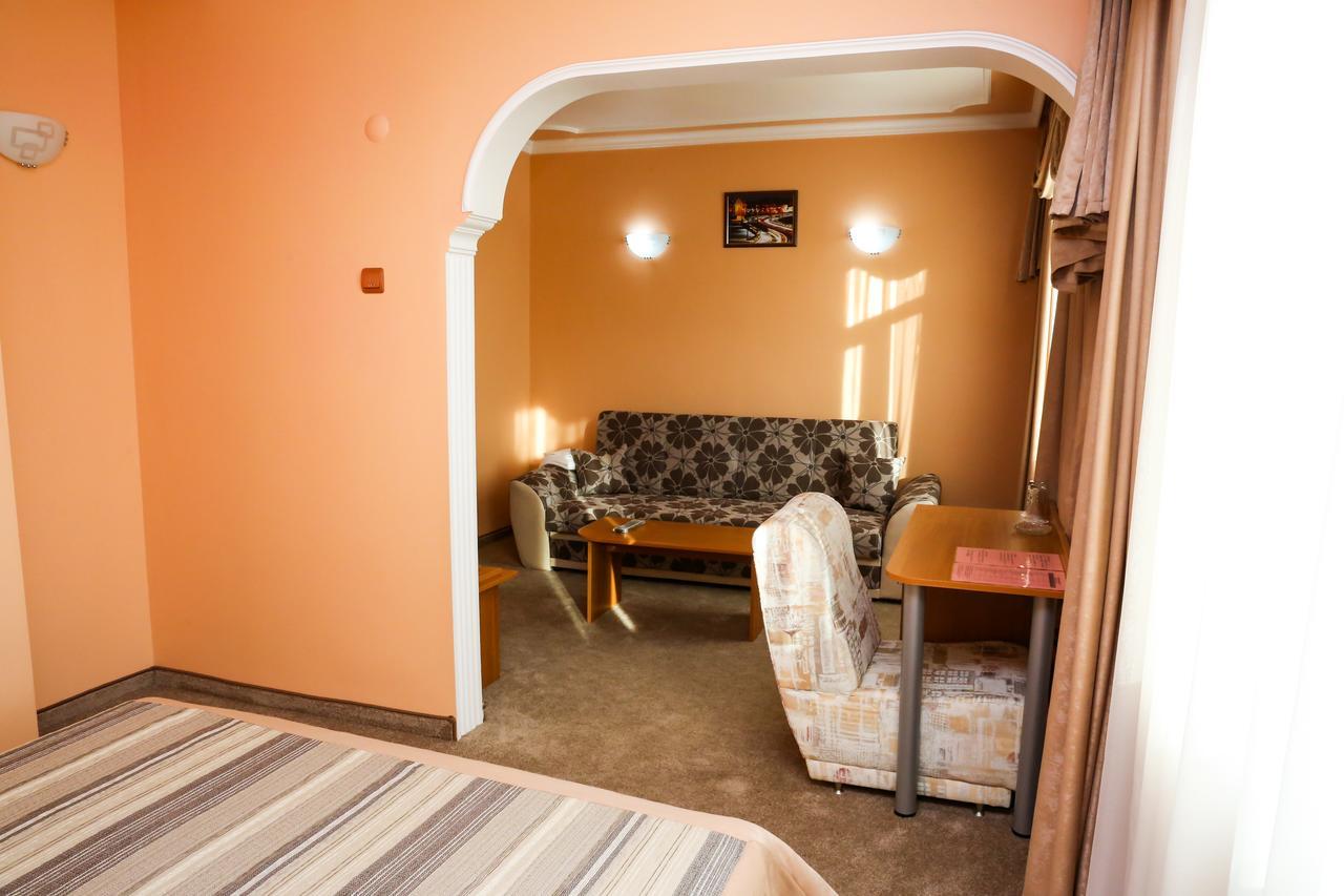 Hotel Bulgaria Kŭrdzhali Buitenkant foto