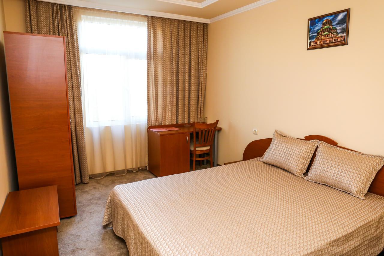 Hotel Bulgaria Kŭrdzhali Buitenkant foto