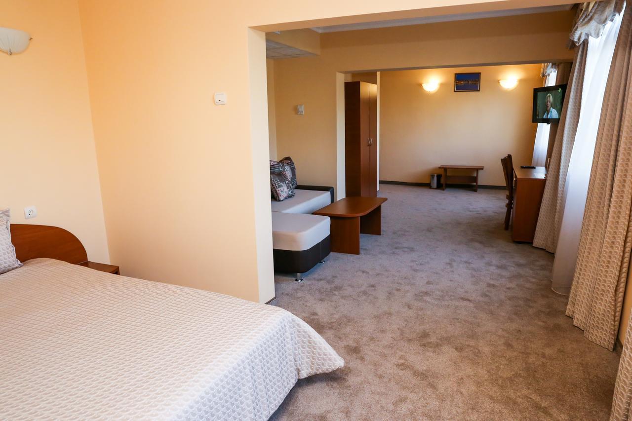 Hotel Bulgaria Kŭrdzhali Buitenkant foto