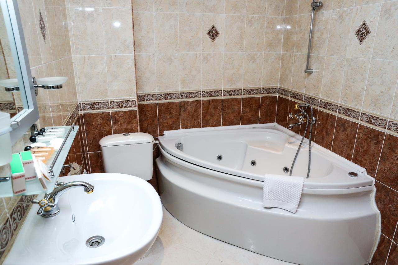 Hotel Bulgaria Kŭrdzhali Buitenkant foto